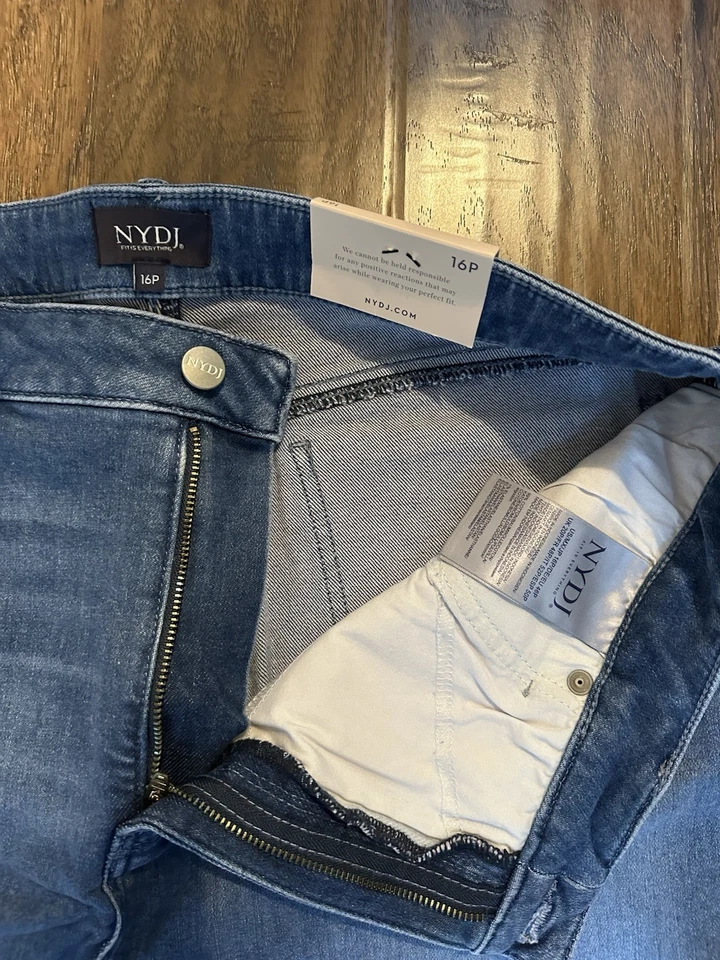 Pantalones Cortos de Jeans Not Your Daughters Para Mujer 16P Corte Astral Denim Lift Tuck Foto 2 de 4