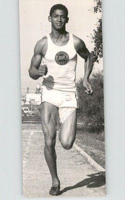 Track & Field Competitor CHESTER LAX Running Practice VINTAGE 1947 Press Photo