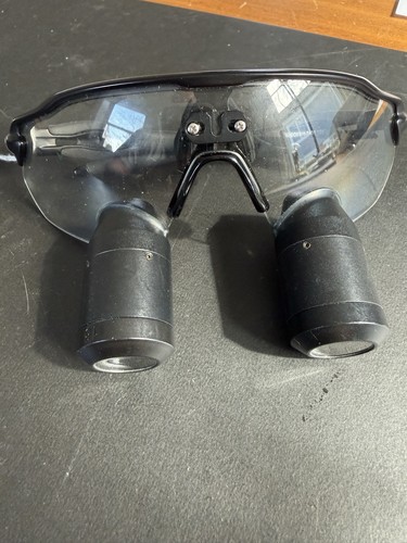 Surgitel 5.5 Magnification Loupes EVK550 With Oakley Frame. Never Used.