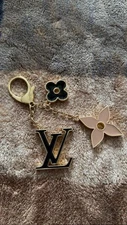 Pre-Owned Louis Vuitton Fleur de Monogram Bag Charm Key Chain Gold Beige No Box