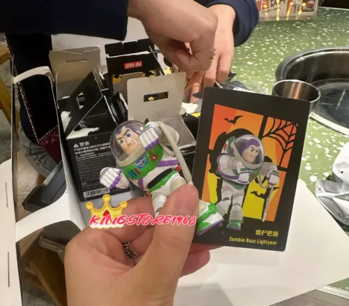 Zombie Buzz Lightyear POP MART Toy Story Spooky Night Blind Box Confirmed Figure - Imagen 1 de 3