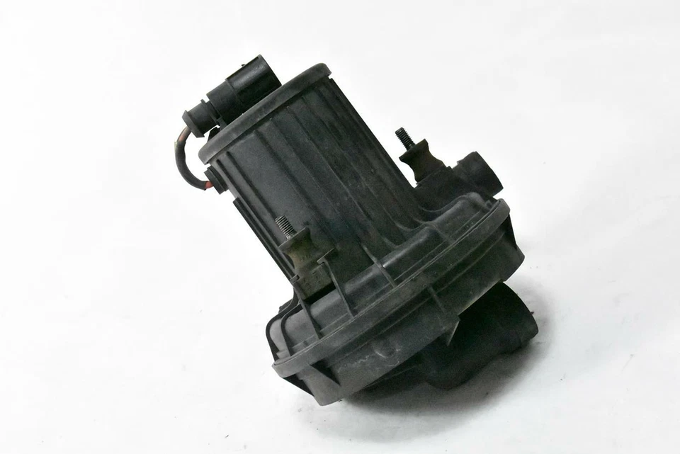 Bomba de inyección de aire Audi A4 A6 A8 TT Touareg Eurovan Passat Jetta GTI Beetle Foto 2 de 4