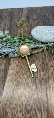Collier Outlander Celtique Sassenach - Pendentif Clé Argenté Et Verre Bordeaux - Bijou Fan De La Série - Neuf