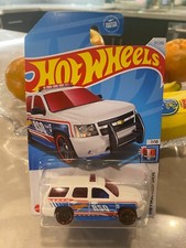 2024 Hot Wheels 57 Hw Premier Response 7/3m07 Chevy Tahoe Blanc W / Noir Pr5 Sp