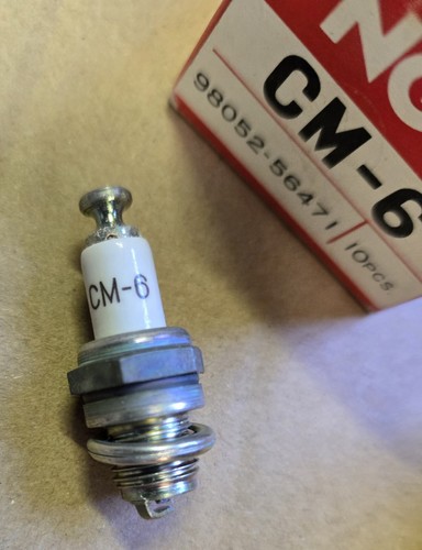 NOS NGK CM-6 HONDA SPARK PLUG 98052-56471 (GENERATOR) - Imagen 3 de 7