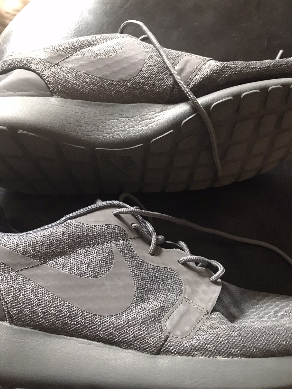 black nike trainers size 9