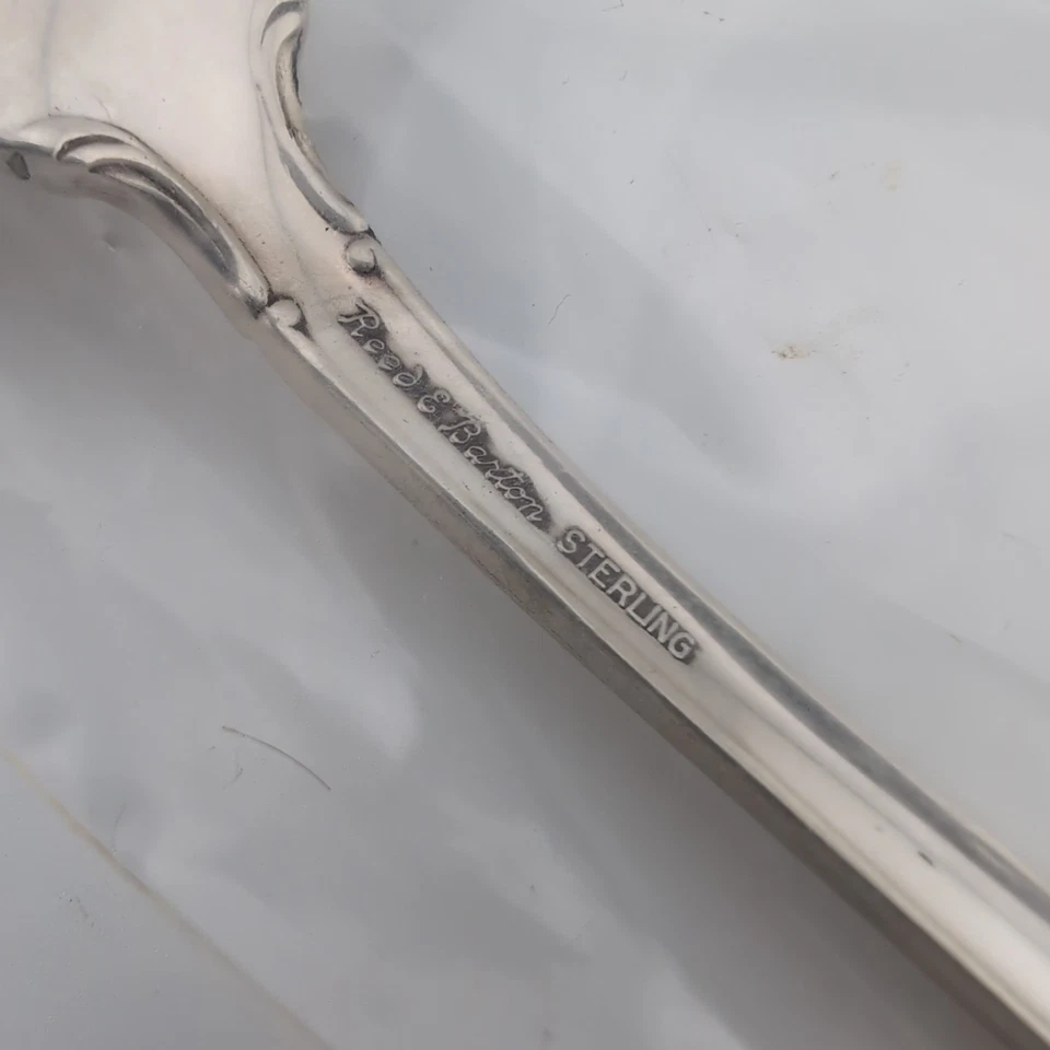 Cuchara para servir Reed & Barton Hampton Court Sterling - 8 5/8" - Nueva en paquete Foto 3 de 3