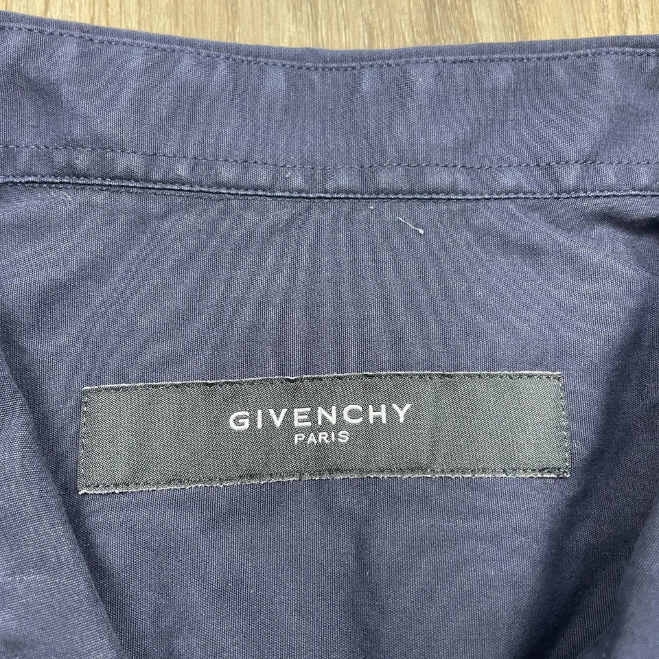 Camisa Givenchy Para Hombres 17 43 Azul Marino Vestido Abotonado Manga Larga Cuello Extendido Foto 3 de 4