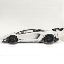 AUTOart 1/18  LBWK Lamborghini Aventador Metallic White 248744