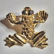Sweet Little Gold Tone Frog Brooch In Great Condition 