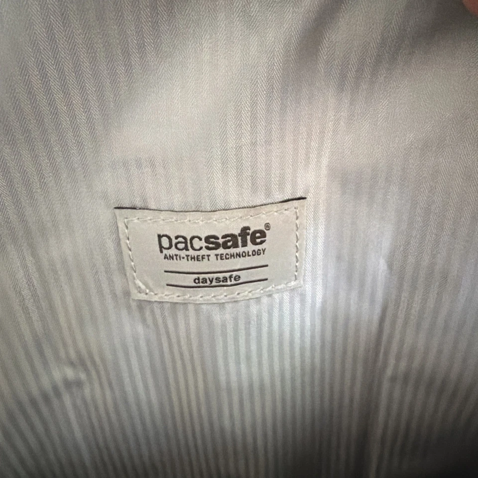 Рюкзак противоугонный Pacsafe Daysafe фиолетовый - Изображение 4 из 4