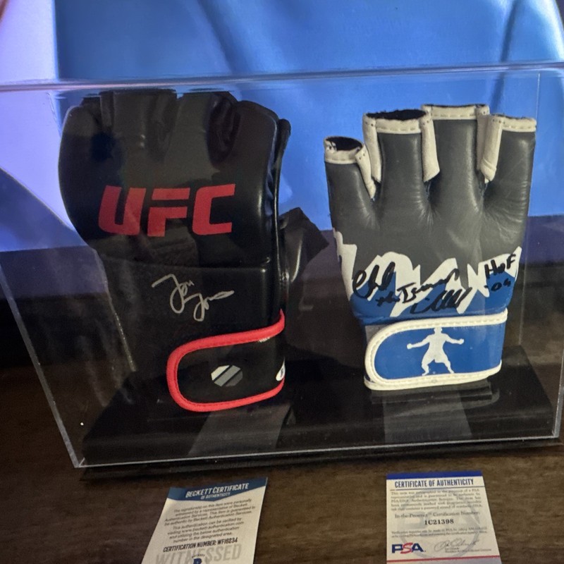 UFC Signed Gloves Beckett Authentication Certificate. Jon Jones/Chuck Liddel