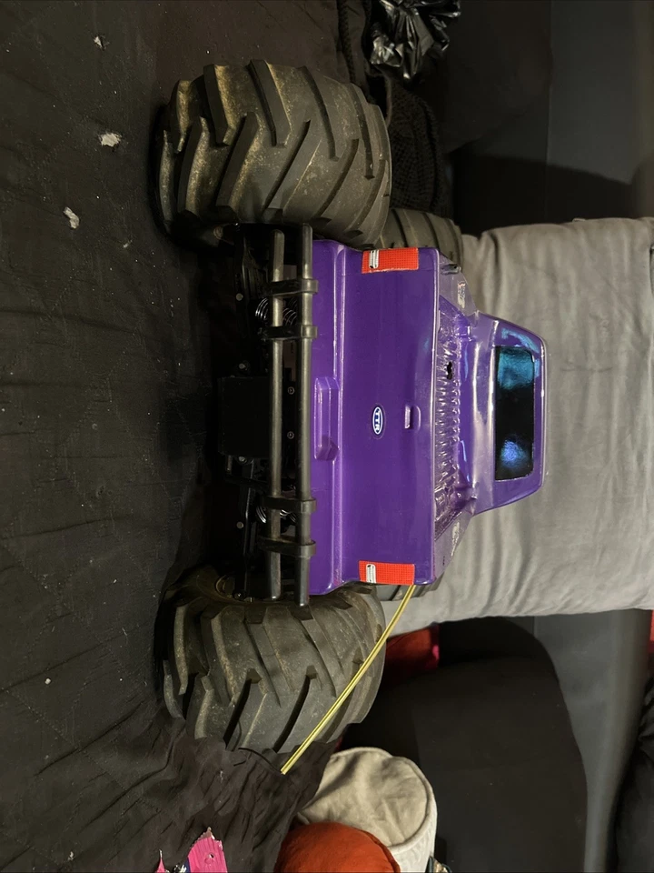 Monster Truck Thunder Tiger EK4 S2 Nitro 1/8: 4x4 RC Truck usado como está Foto 4 de 4