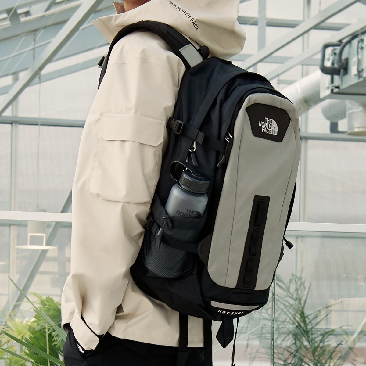 New THE NORTH FACE HOT SHOT BACK PACK NM2DN01C LIGHT KHAKI