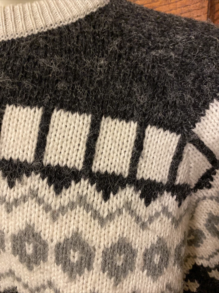 Vintage 1980s BRIAN MACNEIL MacNeil Mens Charcoal Gray Fair Isle SWEATER, Sz XL - Image 4 of 4