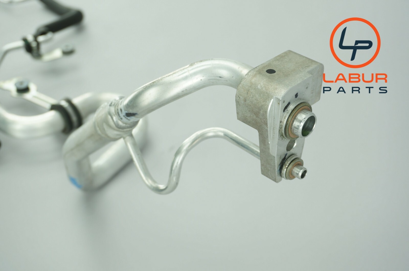 M156 Maserati 14-17 Quattroporte A/C Condenser Pressure Line Hose Pipe Z1914