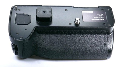 Panasonic LUMIX Battery Grip for LUMIX S5II, S5IIX, and G9II - DMW-BG1 - Picture 6 of 10