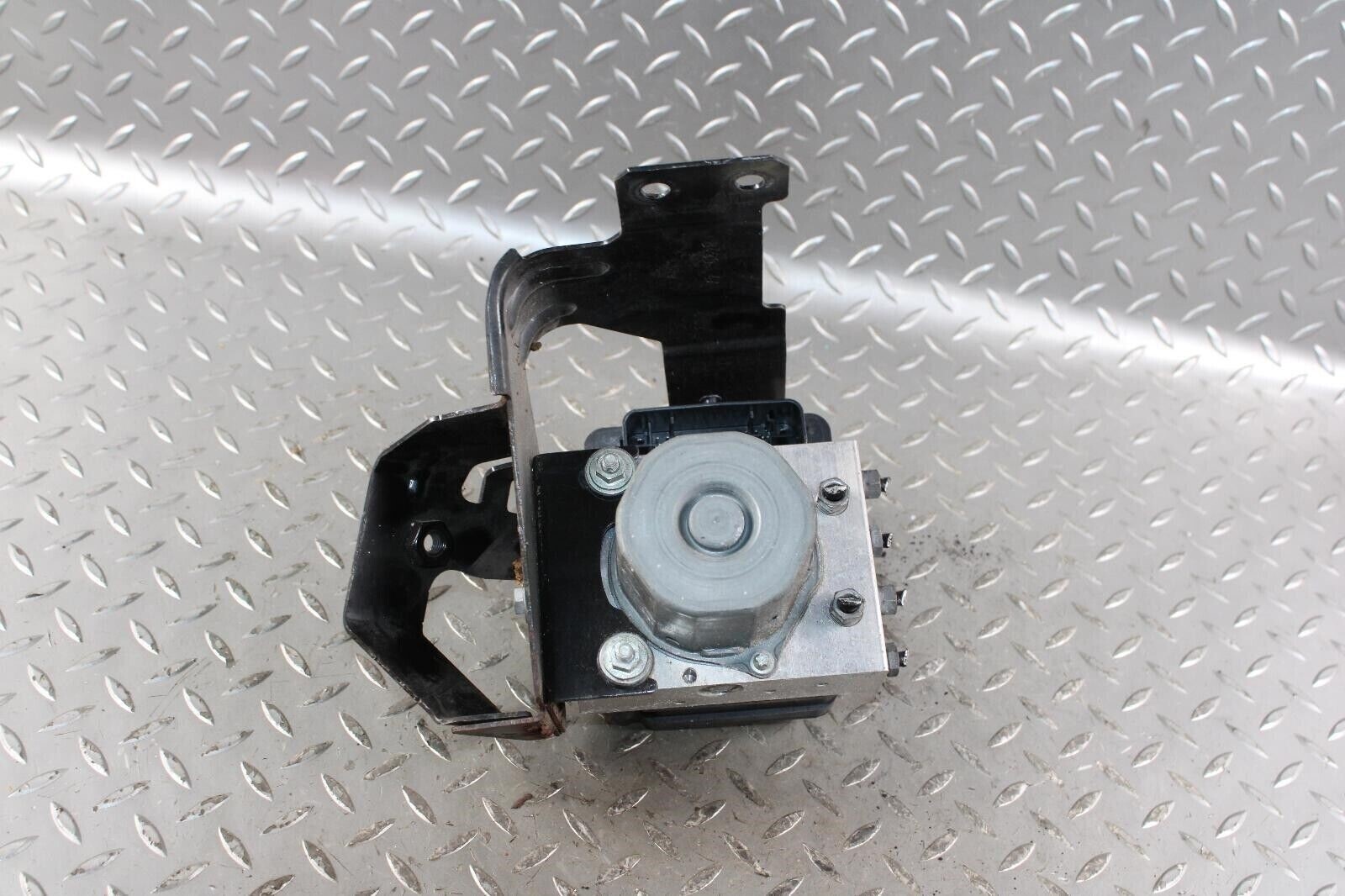 14-17 Ghibli Motor Anti Lock Brake System ABS Pump Part Unit Module OEM Factory