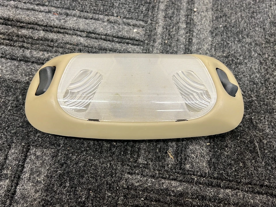 2005 Ford F-250 Pickup Dome Light F4DB-13776-BCW - Imagem 3 de 4