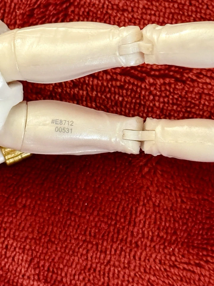 Figura de acción Hasbro Legends Deadly Origin Black Widow exclusiva de 6 pulgadas - E8712 Foto 3 de 4