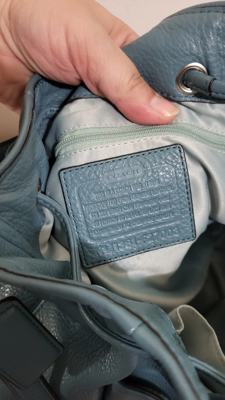 Borsa a tracolla Coach 27003 Avery Robin's Egg in pelle turchese con coulisse secchiello