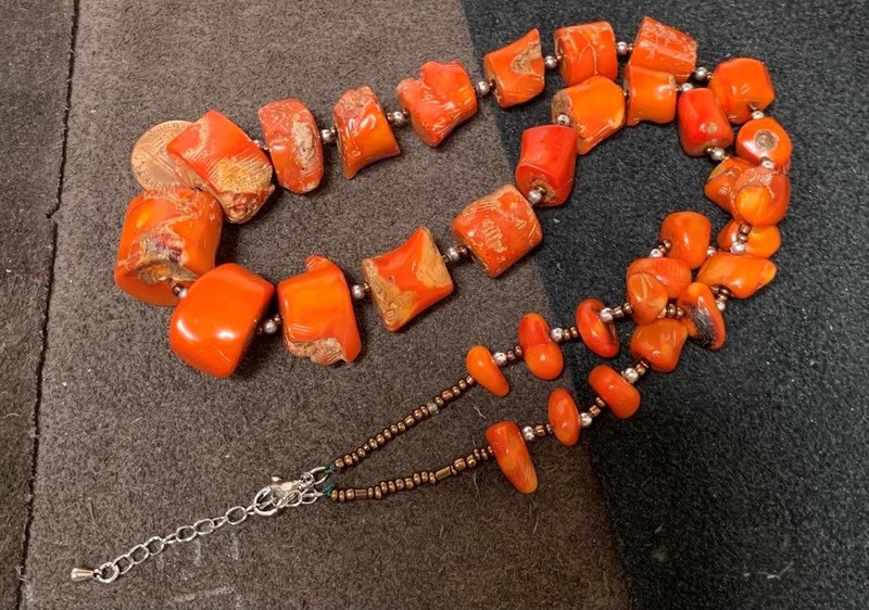 Gorgeous rustic peach color coral necklace// $0.85 combine s/h fee(g256a-w4)