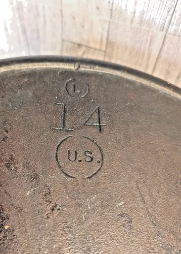 Vintage Lodge #14 US skillet w/ 3-notch heat ring 2 spout 15" across