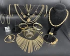 Large Vintage Gold Tone Costume Jewelry/Fashion with 19 pieces
