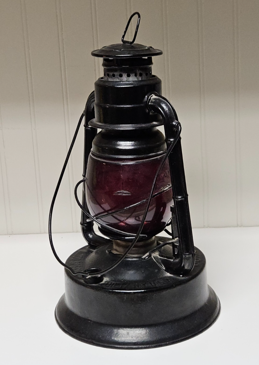 Vtg. Dietz Little Giant No. 100 Special Black Lantern Red Glass