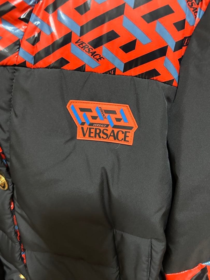 USED VERSACE HOODED DOWN JACKET IN BLACK AND RED ACCEPTABLE thumbnail 6