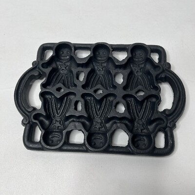Vintage John Wright Gingerbread Man Christmas Cookie Baking Cast Iron Mold Pan