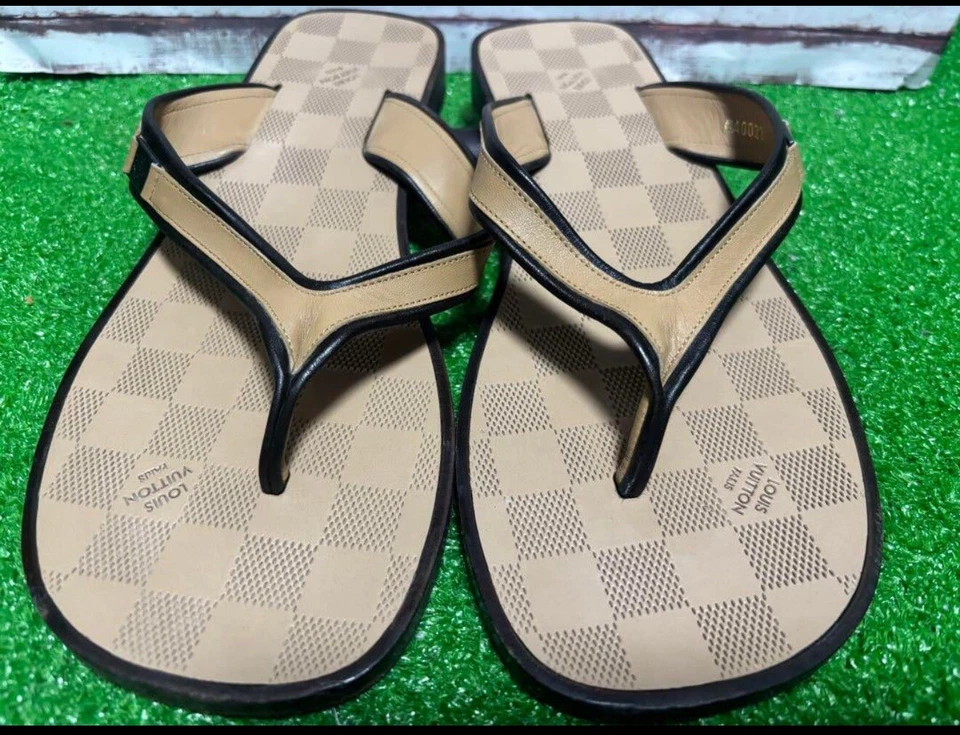 Sandálias tanga unissex Louis Vuitton Azur Damier. Tamanho 5,5 - Imagem 2 de 4