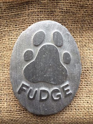 Personalisierter handgeschnitzter Pfotenabdruck & Name in Stein, Haustierdenkmal, Hund, Katze Haustier