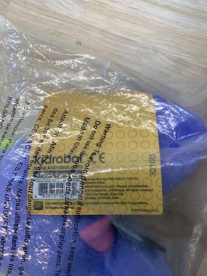 Peluche Kidrobot - Los Simpson - Treehouse of Horror Zombie Marge Foto 2 de 4