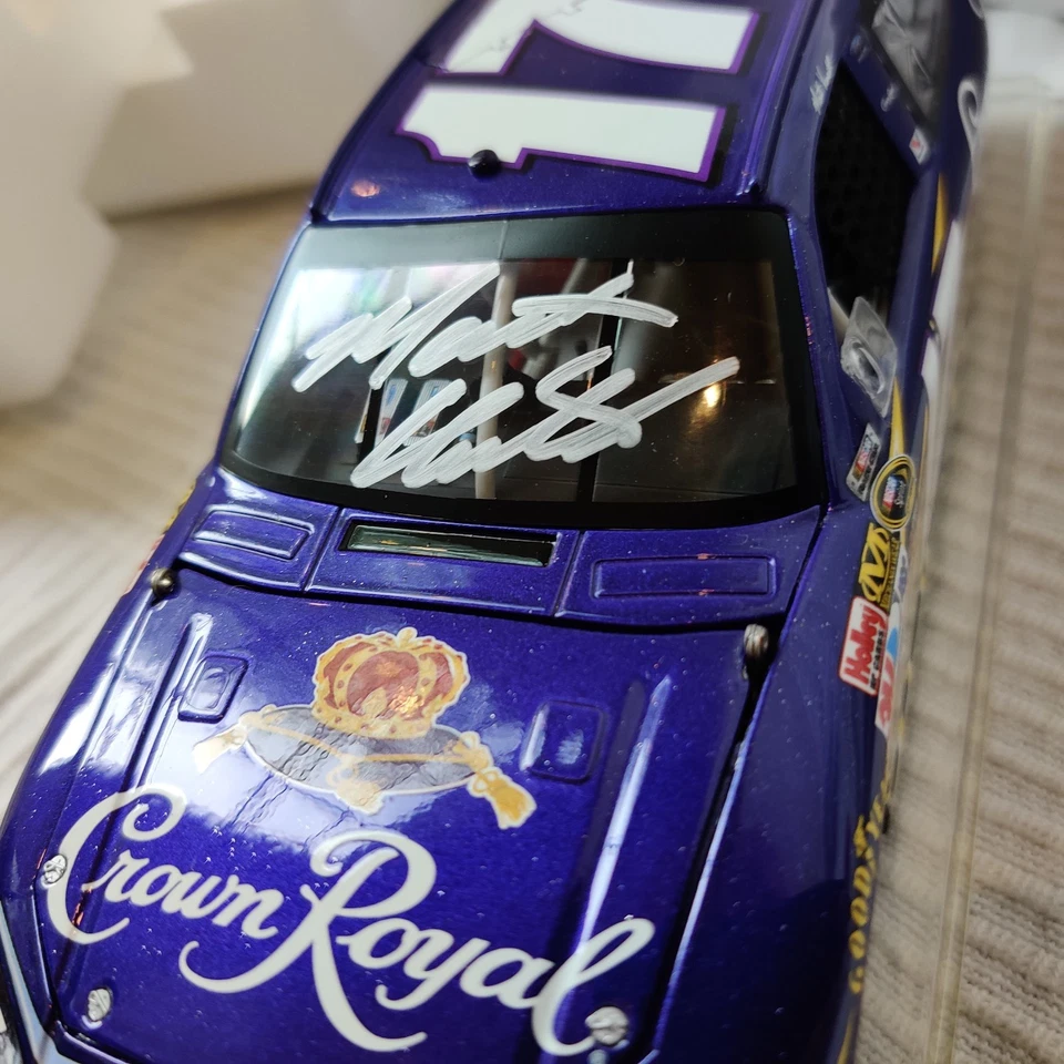 Matt Kenseth 2011 Crown Royal Autographed 1:24 NASCAR Diecast - Image 3 of 4