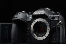 OLYMPUS OM SYSTEM OM-1 Mark II Mirrorless Cam...