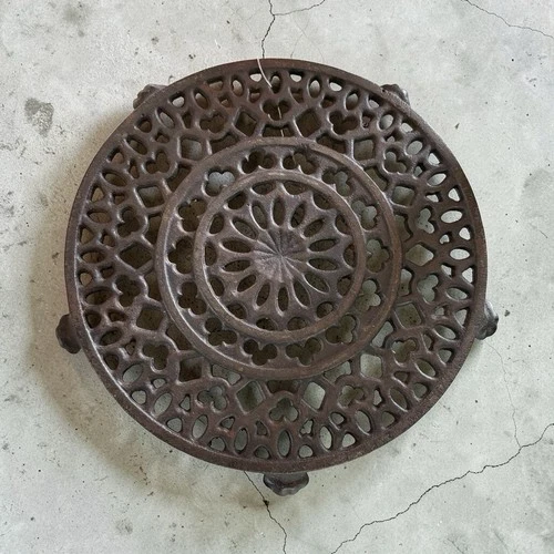 Griswold Vintage Lace Pattern Trivets Paw Feet Cast Iron 1739