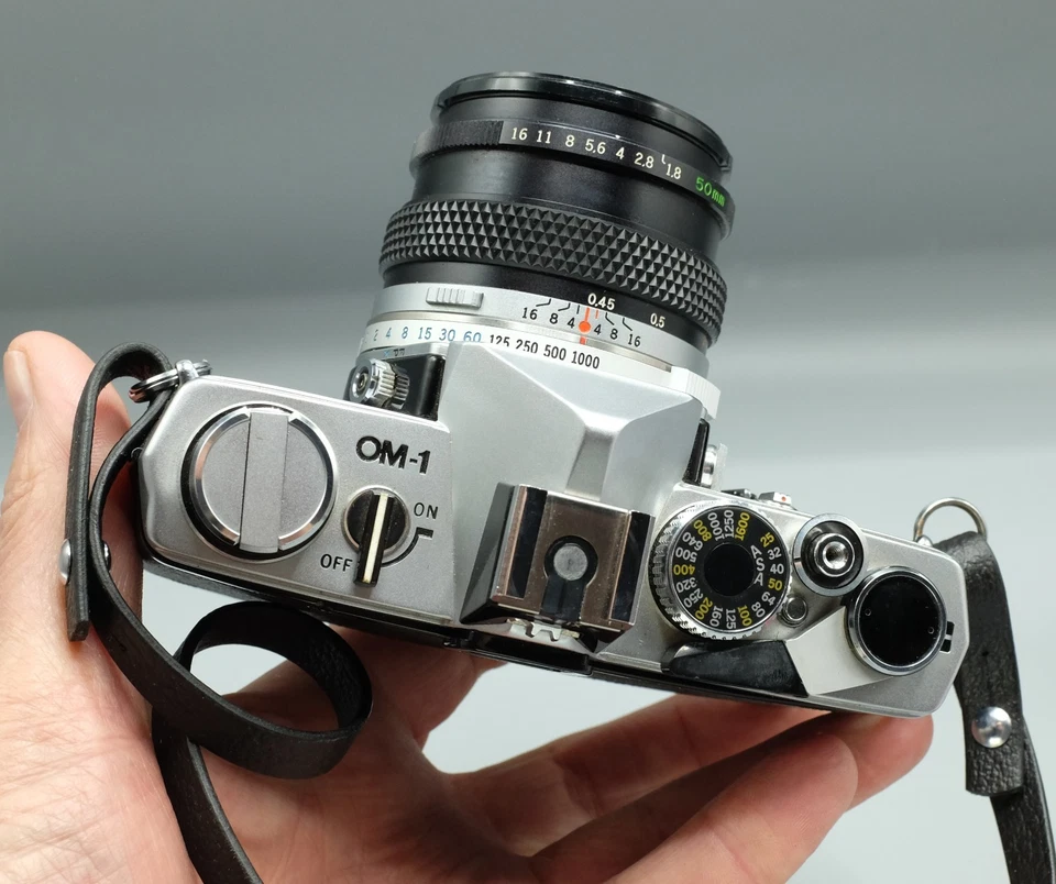 OLYMPUS OM-1 SLR w Zuiko 1.8/50 Near MINT w Case + User Manual - Image 2 of 4