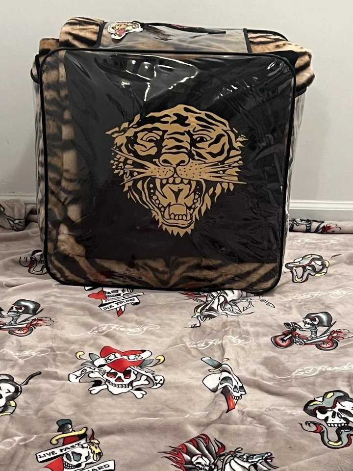 Ed Hardy King 4 Piece Luxurious Faux Fur Comforter Set Tiger Print - Image 4 of 4