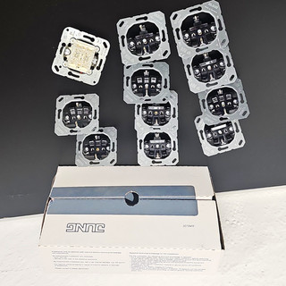 10x JUNG Schuko Steckdose 1520EINS 16A und 1x Wandschalter Einsatz 505U Neu