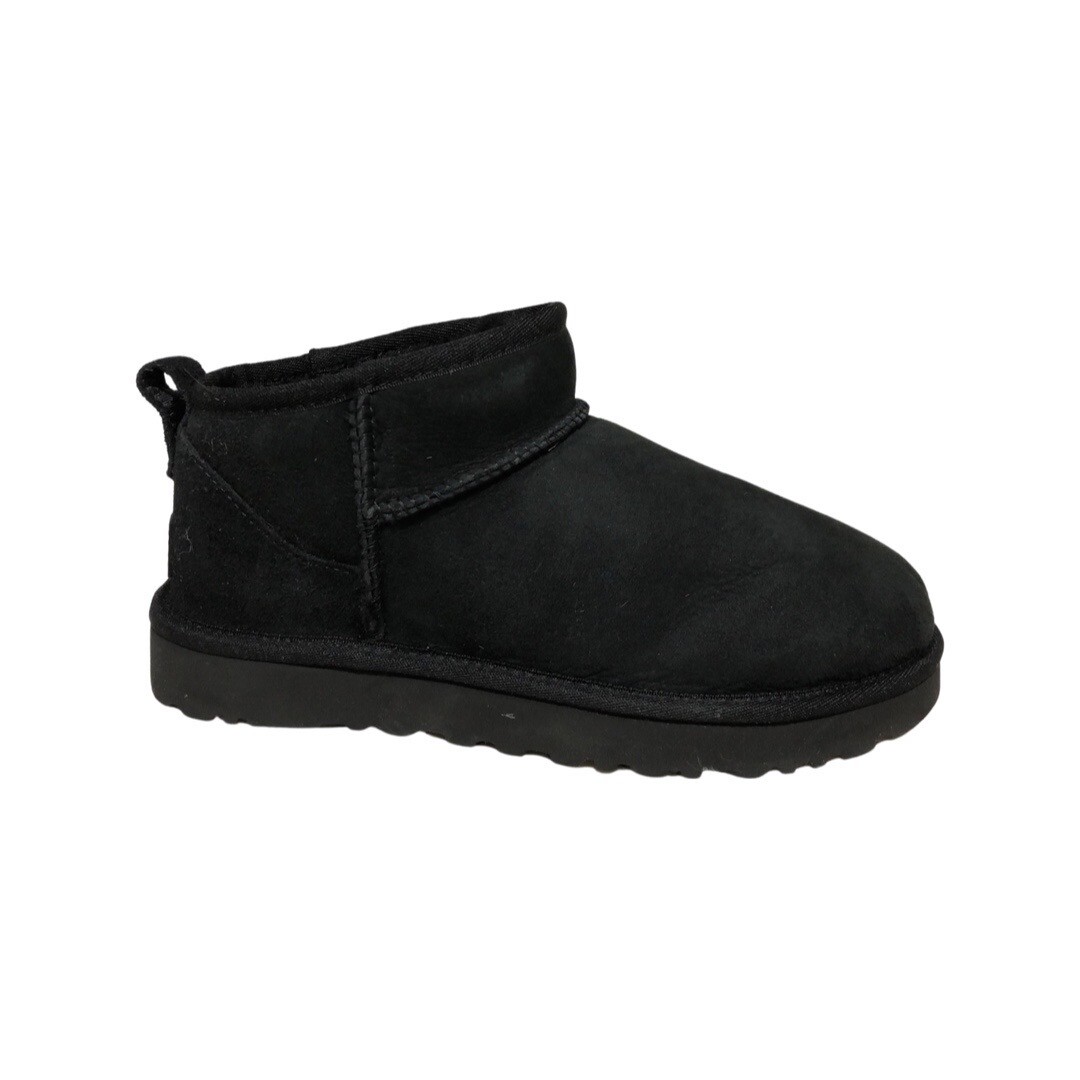 Botas al tobillo UGG clásicas ultra mini negras de gamuza 1116109 para mujer