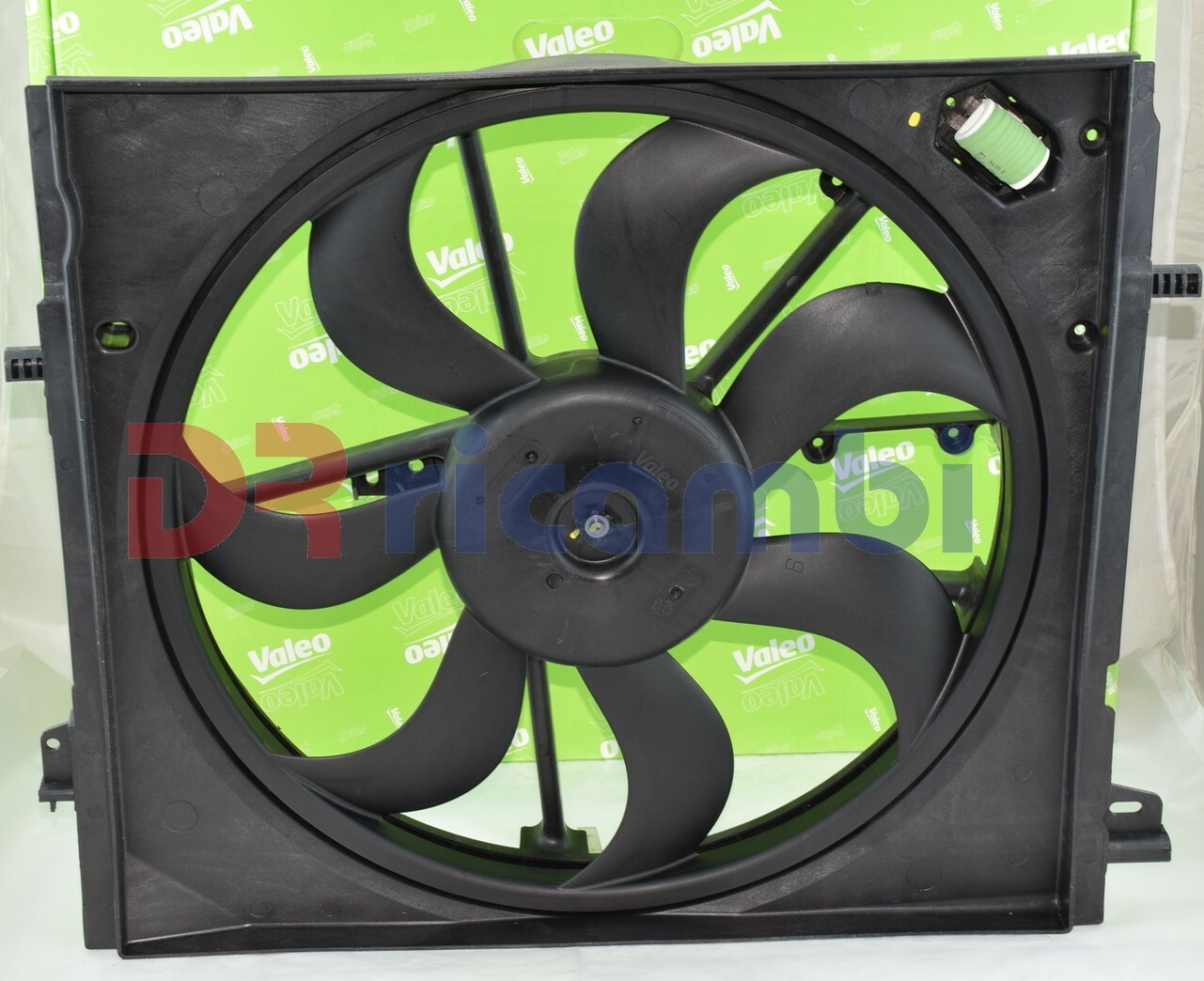 Engine Cooling Fan Assembly With Mount For Nissan Qashqai - VALEO 698582