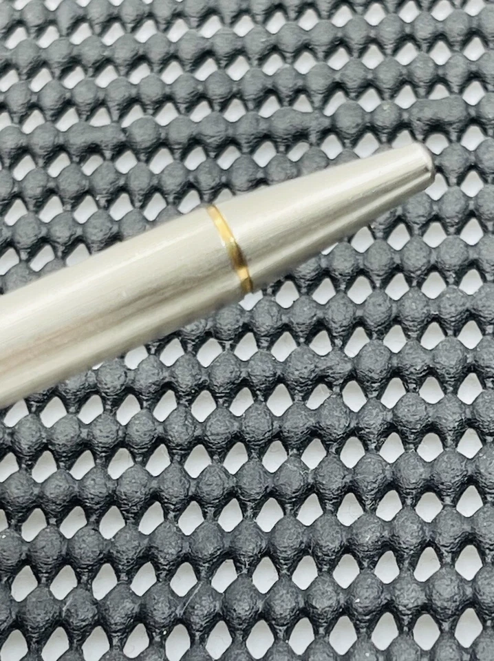 圣杜邦拉丝银色和金色圆珠笔 — 第 4/4 张图片