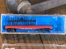 PMI N 7021 Great Northern Flat Car With Stakes