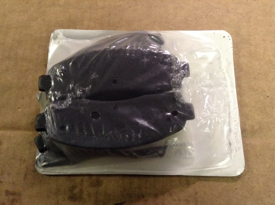 Pastillas de freno delanteras de cerámica Friction Master CMX833 Foto 3 de 3