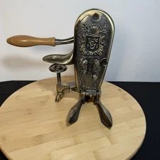 Le Grape Wine Bottle Opener Uncorking Machine Table Top Counter Mount