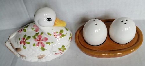 Vintage Ceramic Nesting Duck Figurine with Salt & Pepper Shaker Eggs - Picture 2 of 6