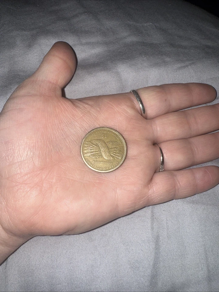 Sacajawea One Dollar Coin rare and doesn’t have a year on it - Image 2 of 2