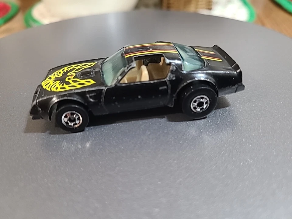 Pontiac Firebird vintage 1977 Hot Wheels Hot Bird transmisión automática paredes negras Hong Kong Foto 3 de 4