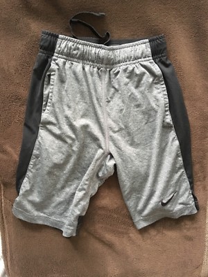 ORIGINAL NIKE Trainingsshort FLY, Grau/Schwarz, Größe 128 *TOP*